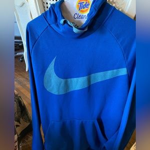 NIKE HOODIE IN A BEAUTIFUL BLUE SIZE MED MINT CONDITION